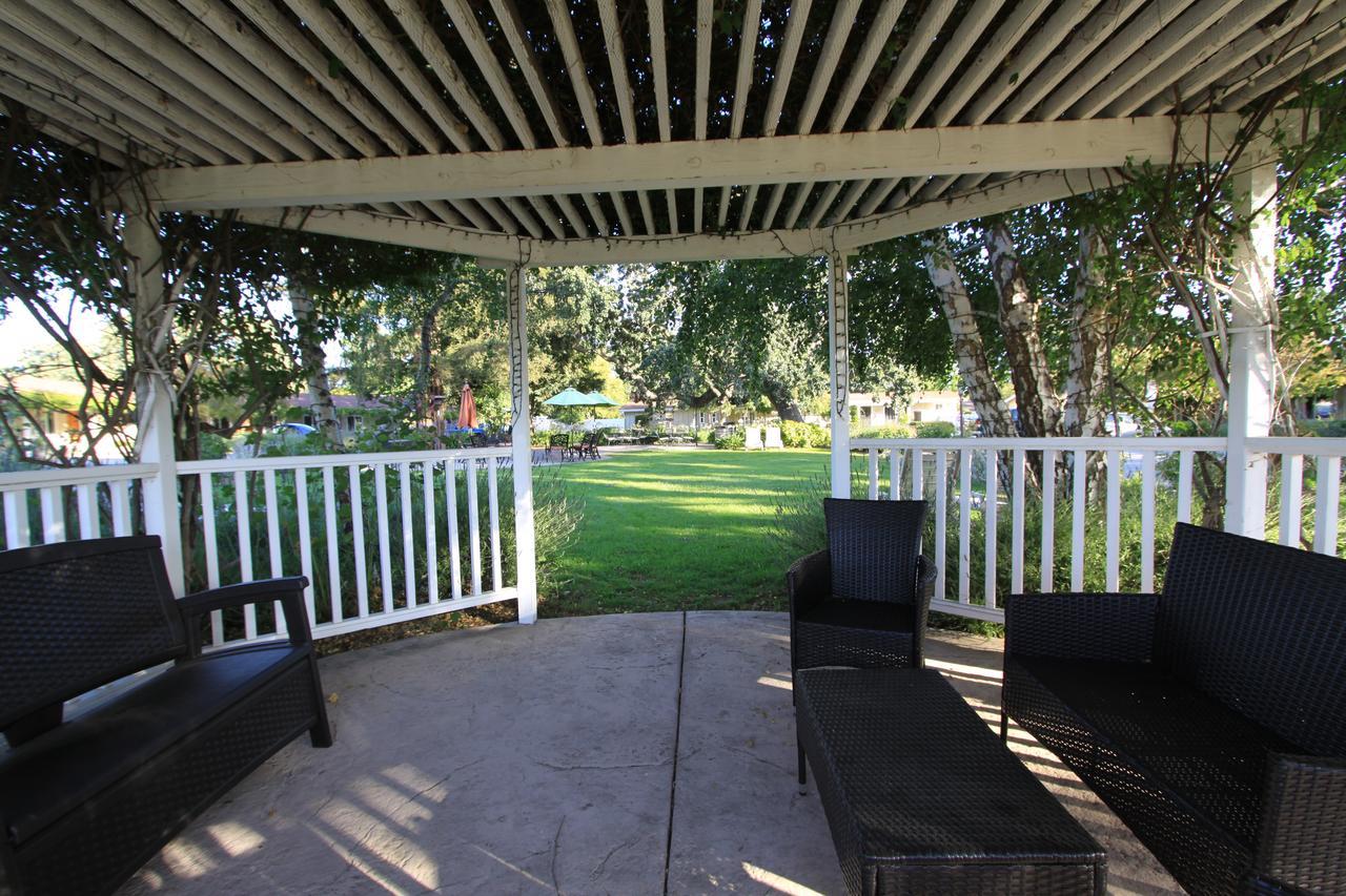 Meadowlark Inn Solvang Bagian luar foto