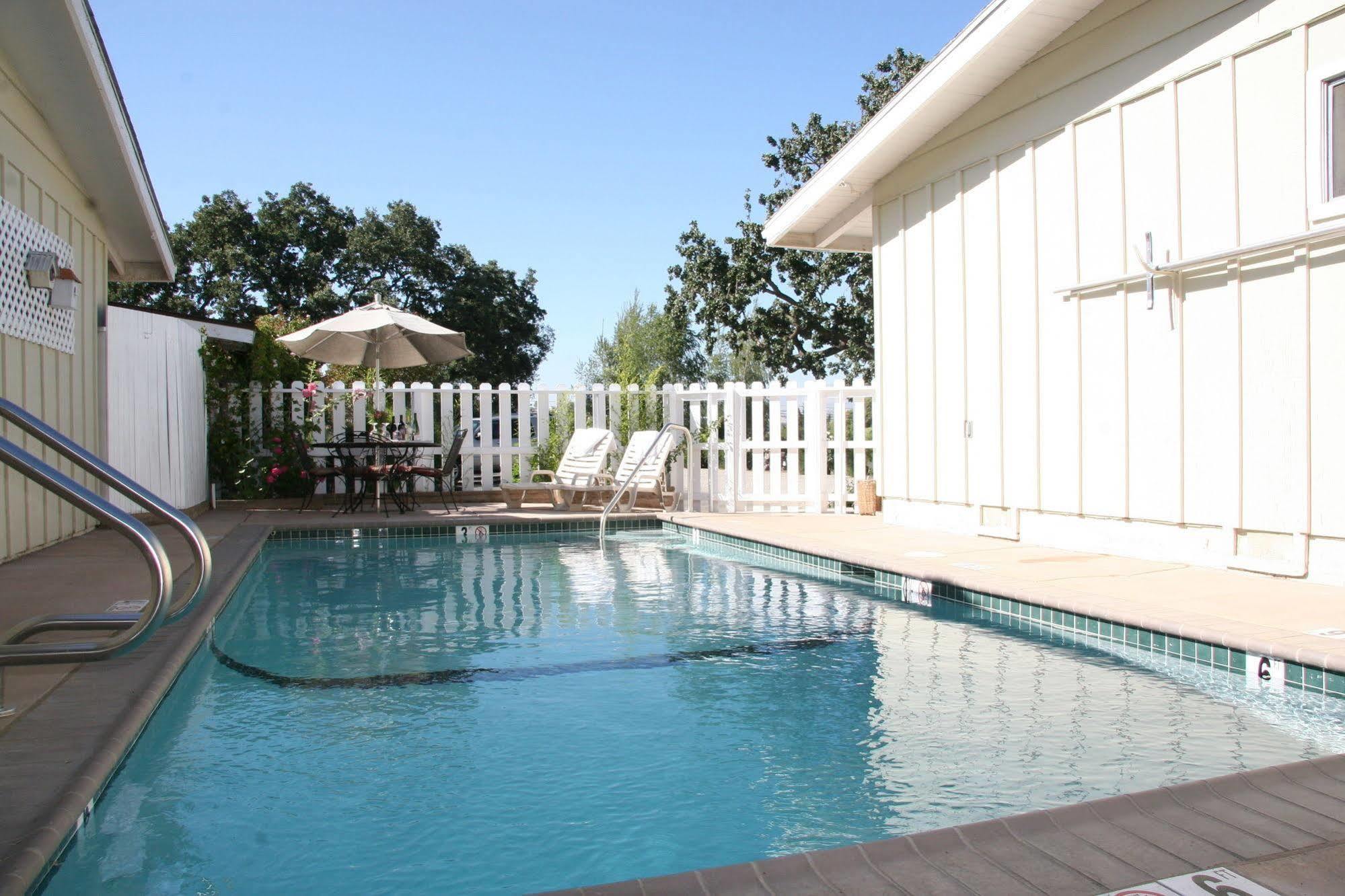 Meadowlark Inn Solvang Bagian luar foto
