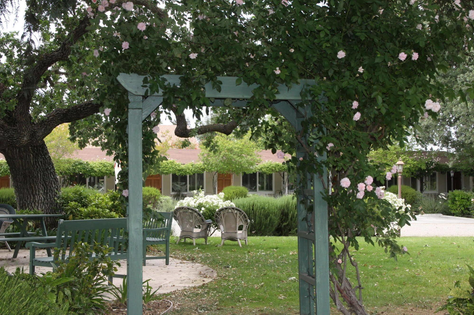 Meadowlark Inn Solvang Bagian luar foto
